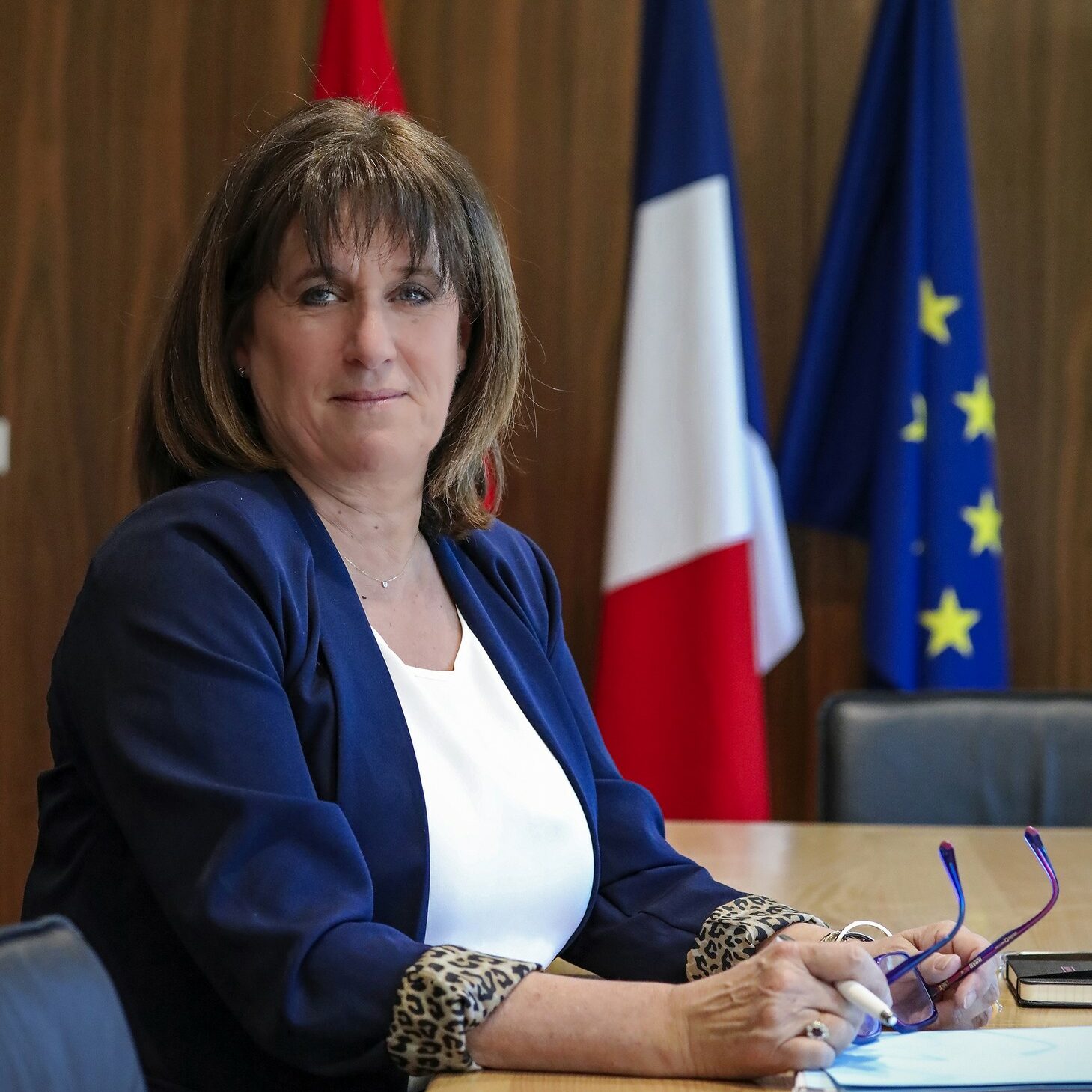 Portraits Véronique Sarselli Madame la Présidente Véronique Sarselli dans son bureau